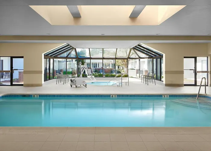 Hotels with pool Courtyard By Marriott Annapolis
